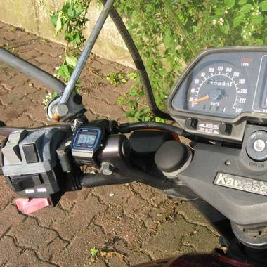 Test Casio Uhren. Uhr am Motorradlenker; Photo: HansvonHolstein